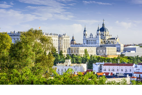 Vistas de Madrid con la catedral de la Almudena