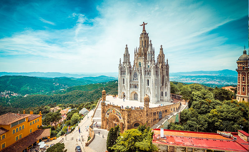 El Tibidabo y la iglesia del Sagrado Corazón, Barcelona