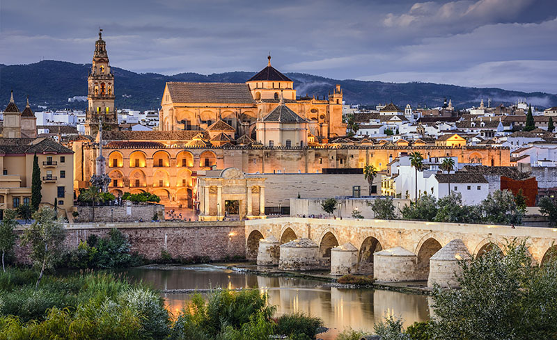 La ciudad de Córdoba, junto al Guadalquivir